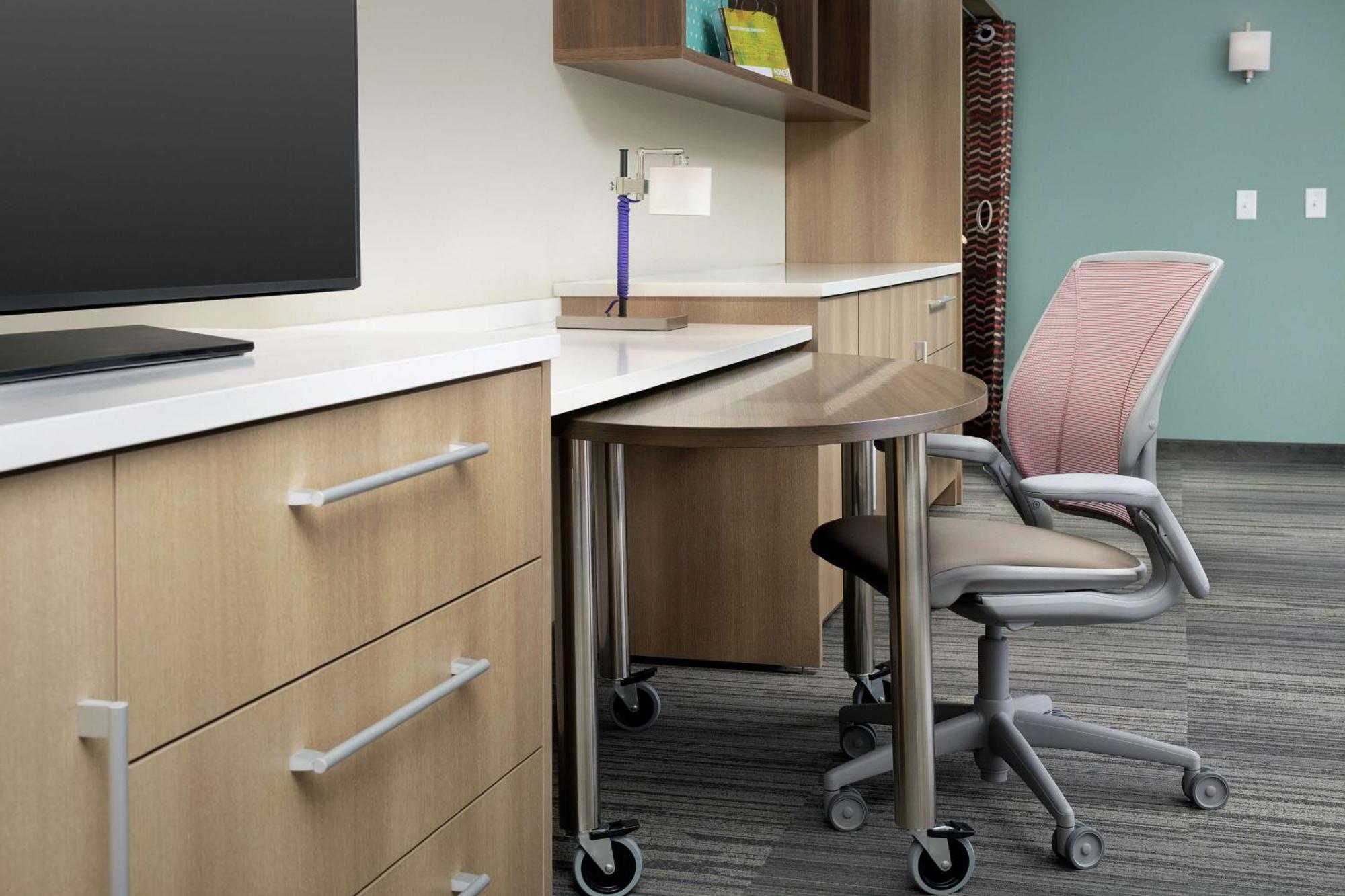 King Studio Suite Mobility Access or Non-Smoking
