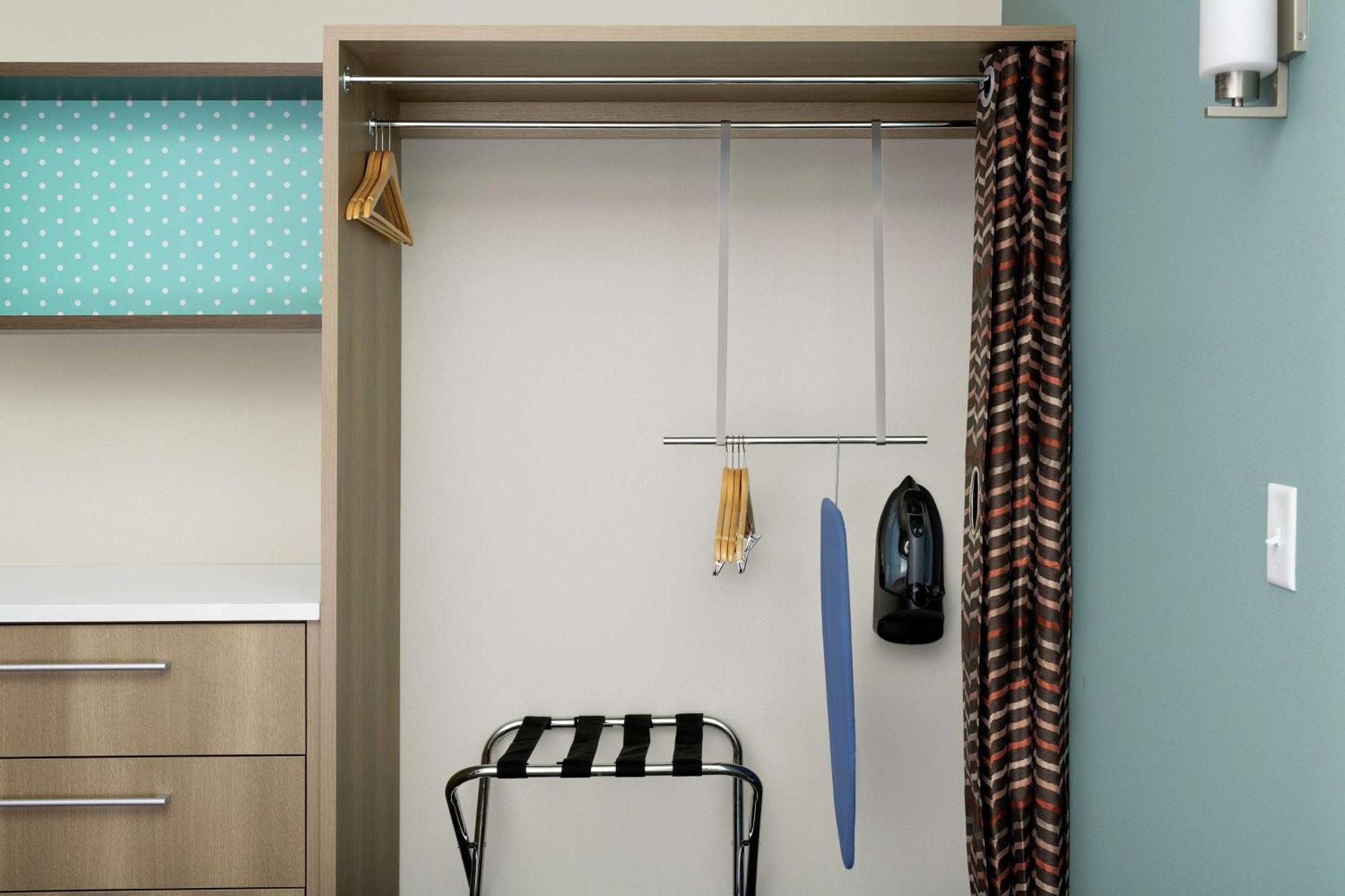 King Studio Suite Mobility Access or Non-Smoking